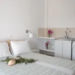 Flora & Agelos - Paros Daire Chrisi Akti (Paros)