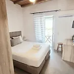 Flora & Agelos Studios Apartment