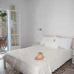 Daire Flora & Agelos - Paros Chrisi Akti (Paros)