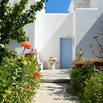 Flora & Agelos - Paros Chrisi Akti (Paros)