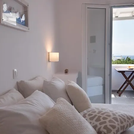 Flora & Agelos - Paros Daire Chrisi Akti (Paros)