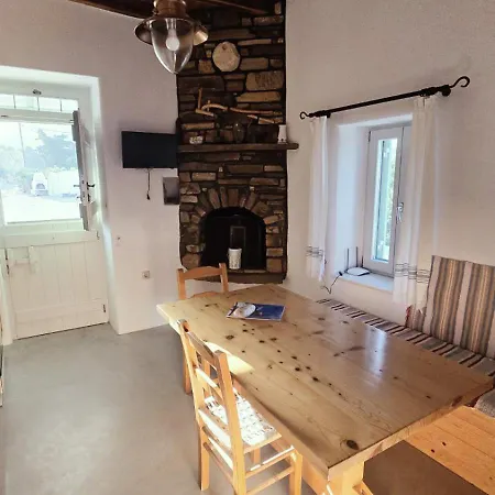 Flora & Agelos Daire *