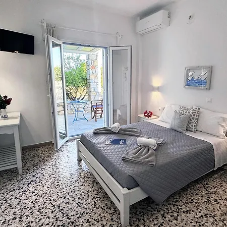 Flora & Agelos Studios * Chrisi Akti (Paros)