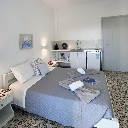 Flora & Agelos Studios * Chrisi Akti (Paros)
