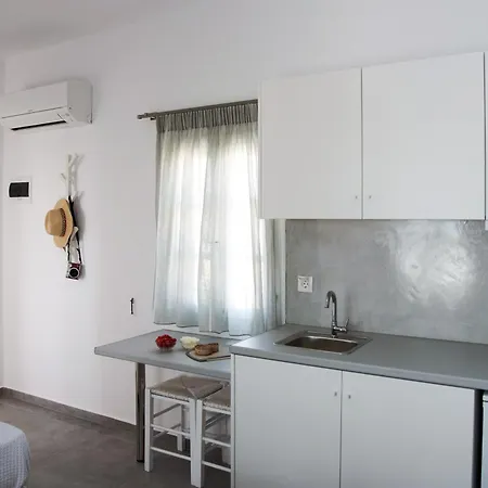 Flora & Agelos Studios * Chrisi Akti (Paros)