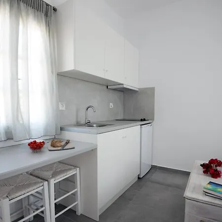 Flora & Agelos Studios Apartment