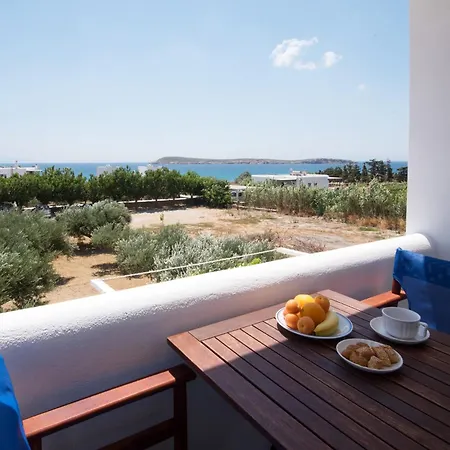 Flora & Agelos - Paros *