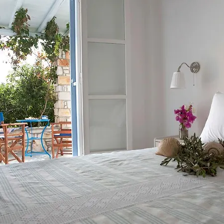 Flora & Agelos Studios Apartment