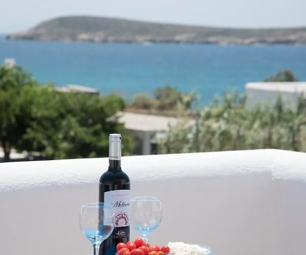 Flora & Agelos - Paros * クリシ・アクティ