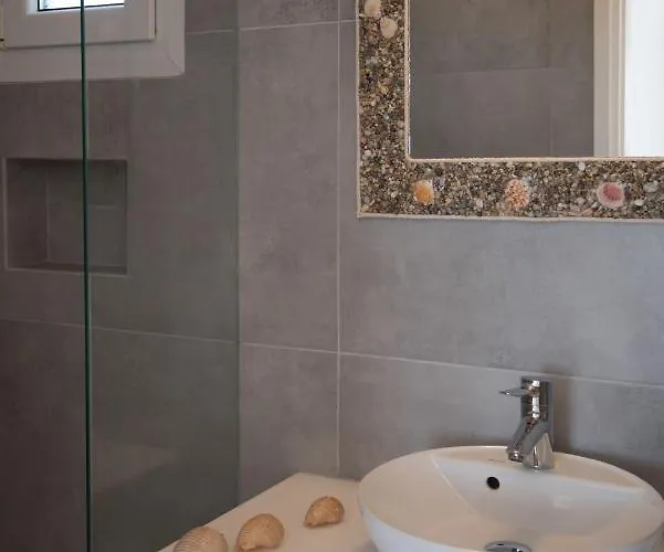 Flora & Agelos - Paros * クリシ・アクティ