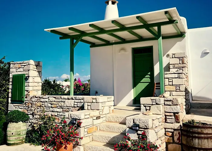 Flora & Agelos - Paros