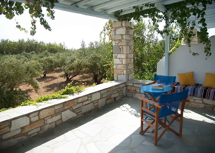 Flora & Agelos - Paros Chrisi Akti (Paros)