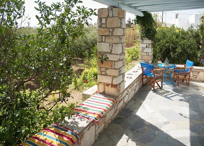 Flora & Agelos - Paros Chrisi Akti (Paros)