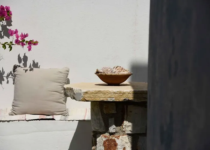 Flora & Agelos - Paros * Chrisi Akti (Paros)